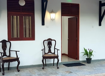 the waves beach chalets