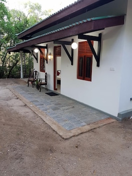 the waves beach chalets