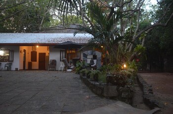 the waves beach chalets