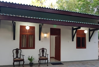 the waves beach chalets