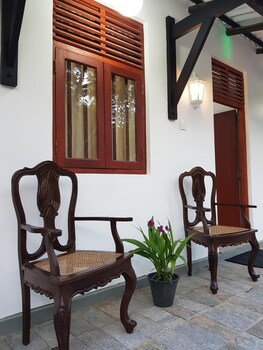 the waves beach chalets