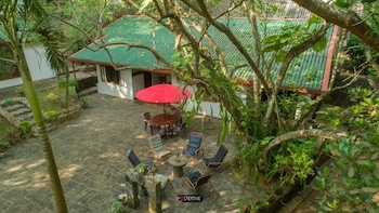 the waves beach chalets