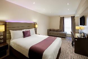 Premier Inn Farnborough Town Centre,,3 star