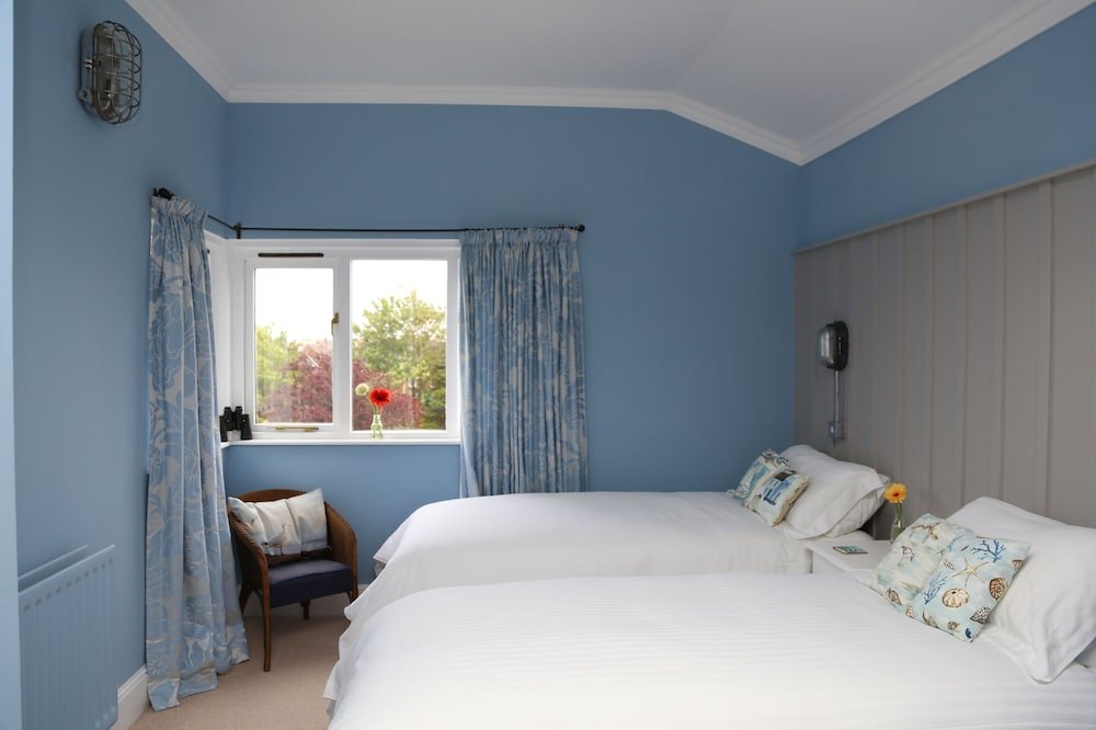holly tree house adults only