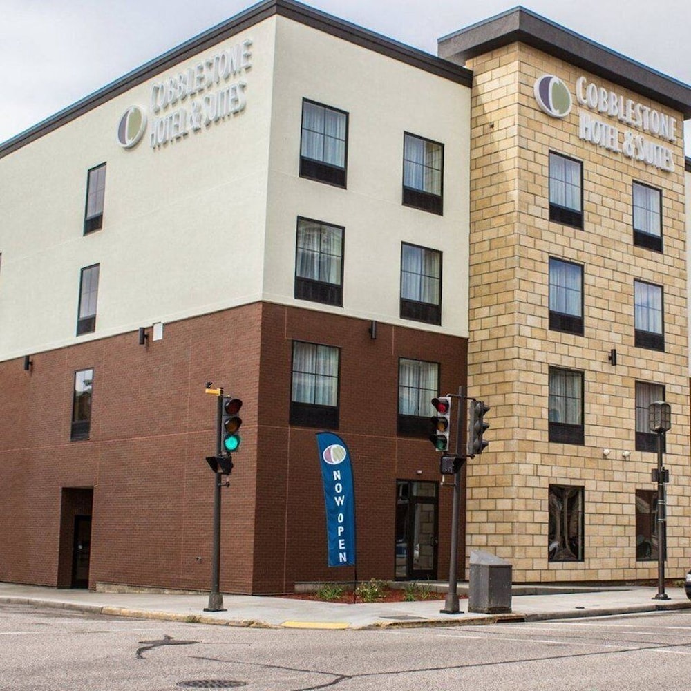 cobblestone hotel and suites chippewa falls