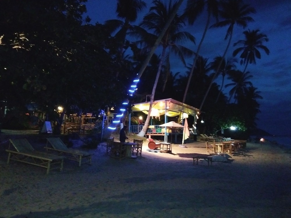 i talay beach bar and cottage taling ngam