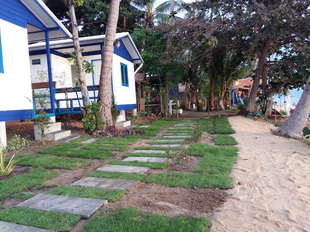 i talay beach bar and cottage taling ngam