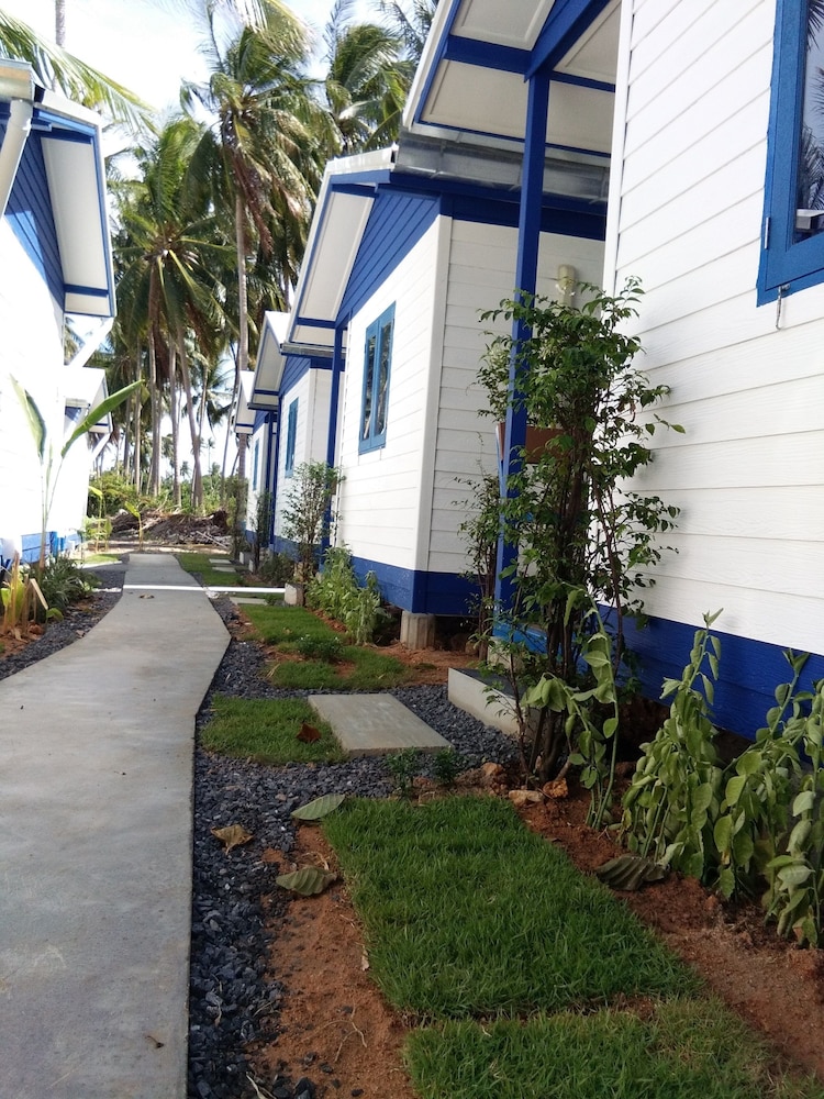 i talay beach bar and cottage taling ngam