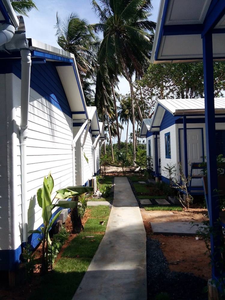 i talay beach bar and cottage taling ngam