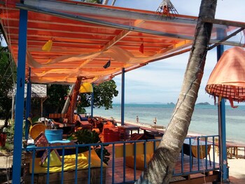 i talay beach bar and cottage taling ngam