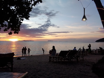 i talay beach bar and cottage taling ngam