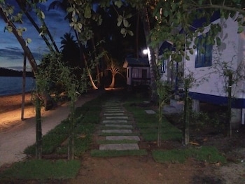 i talay beach bar and cottage taling ngam