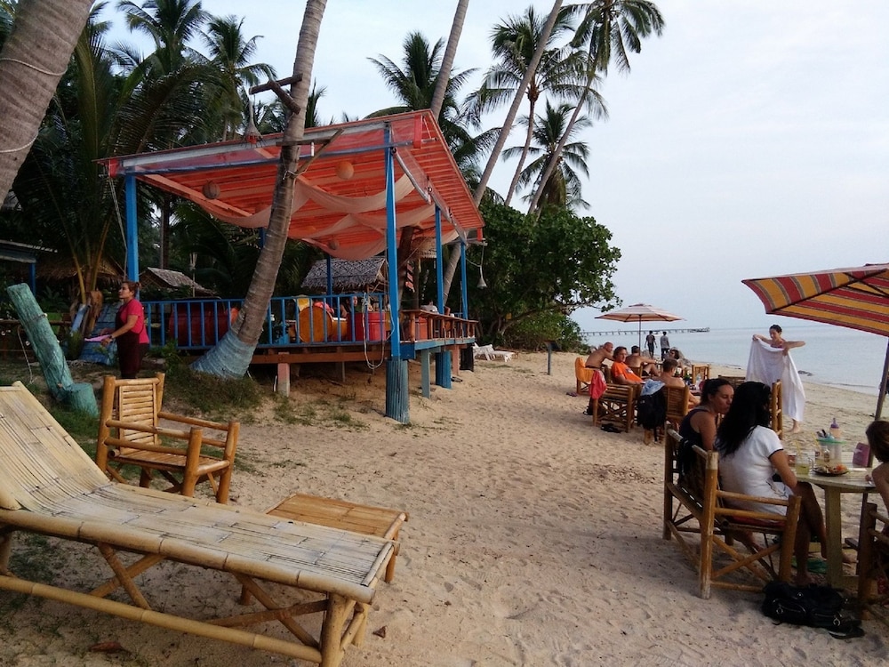 i talay beach bar and cottage taling ngam