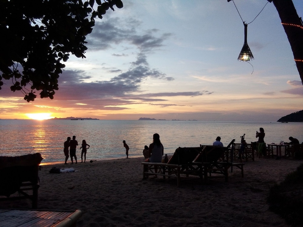 i talay beach bar and cottage taling ngam