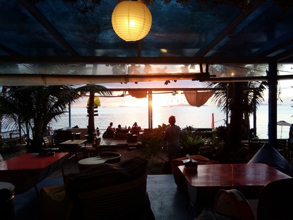 i talay beach bar and cottage taling ngam