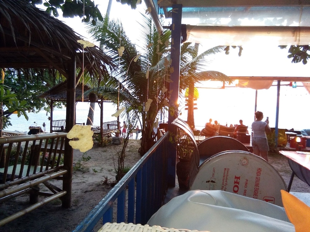 i talay beach bar and cottage taling ngam