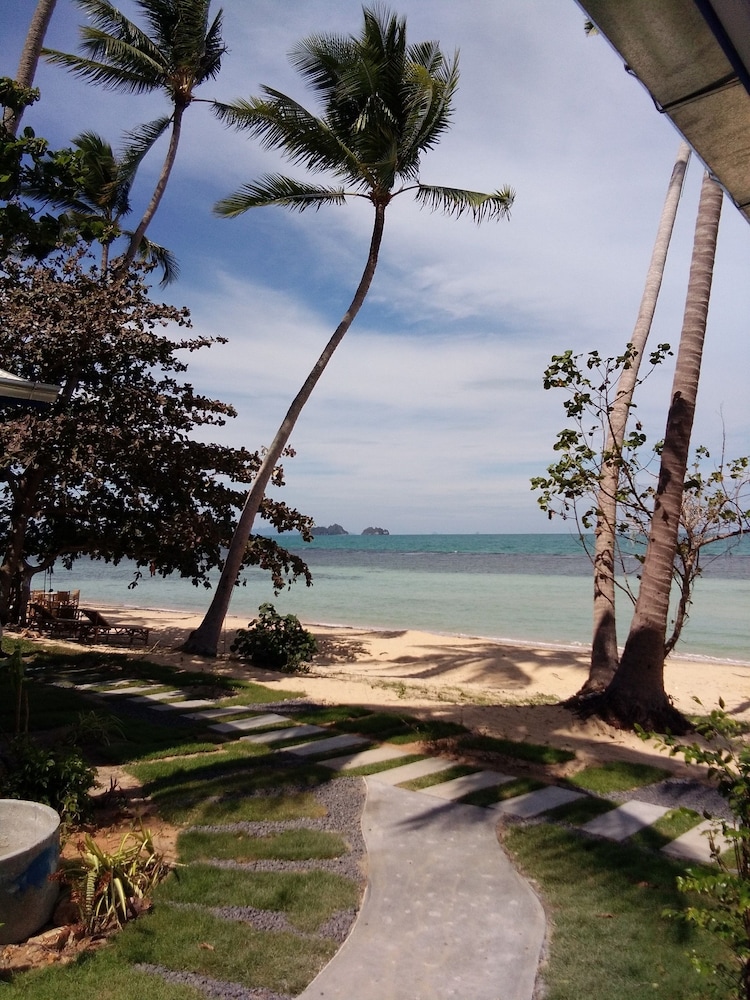 i talay beach bar and cottage taling ngam