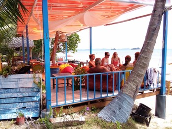 i talay beach bar and cottage taling ngam