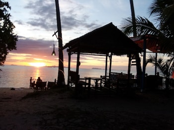 i talay beach bar and cottage taling ngam