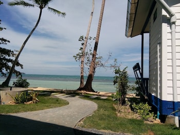 i talay beach bar and cottage taling ngam