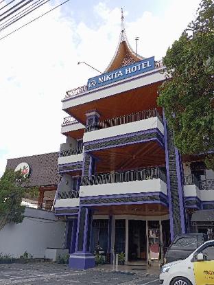 Nikita,Near Jam Gadang,3 star