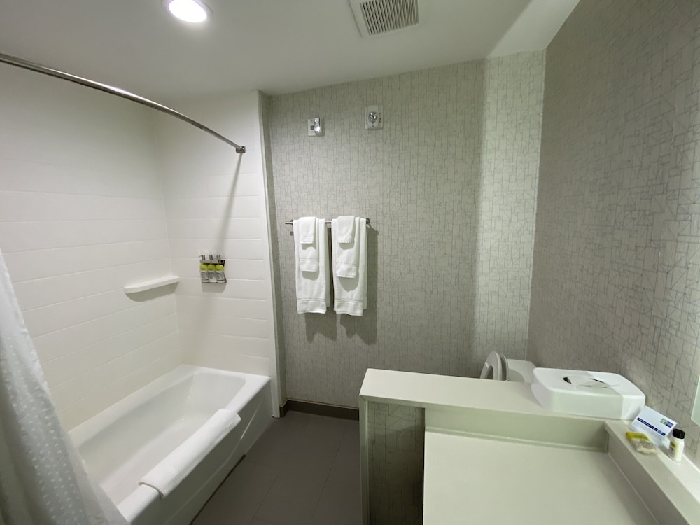 holiday inn express pineville alexandria area by ihg