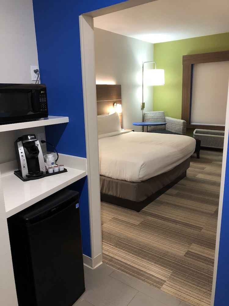 holiday inn express pineville alexandria area by ihg