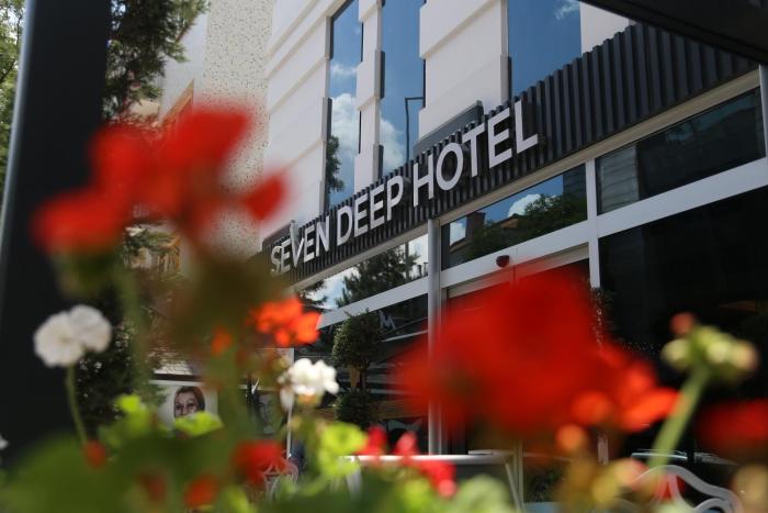 seven deep hotel