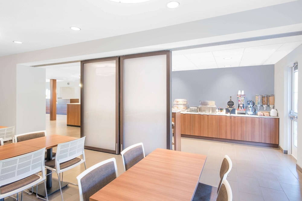 Microtel Inn & Suites By Wyndham Binghamton,Binghamton>>Apalachin,3 star