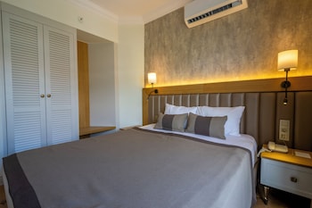 de manor hotel
