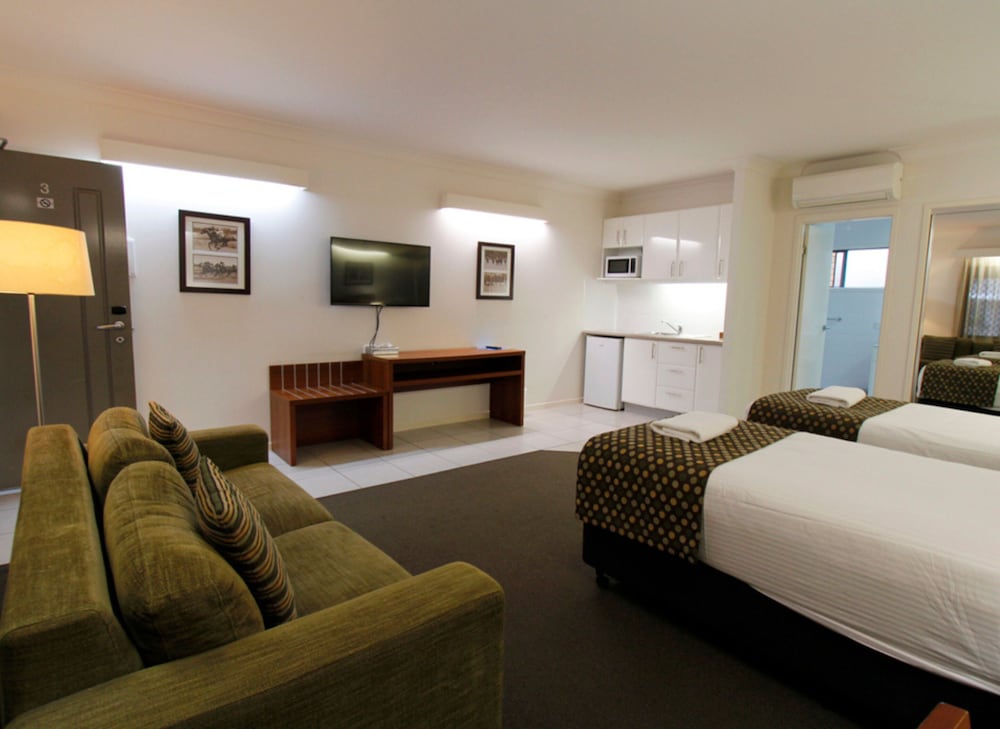 chinchilla downtown motor inn