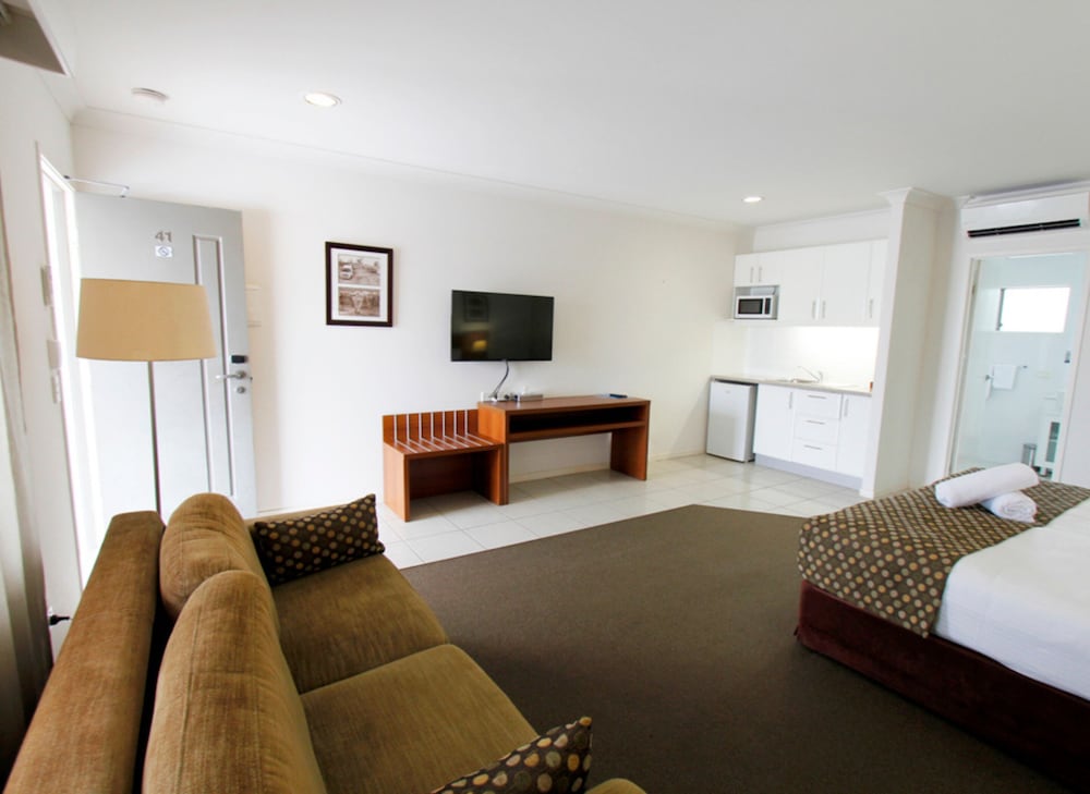 chinchilla downtown motor inn