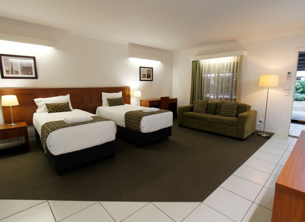 chinchilla downtown motor inn