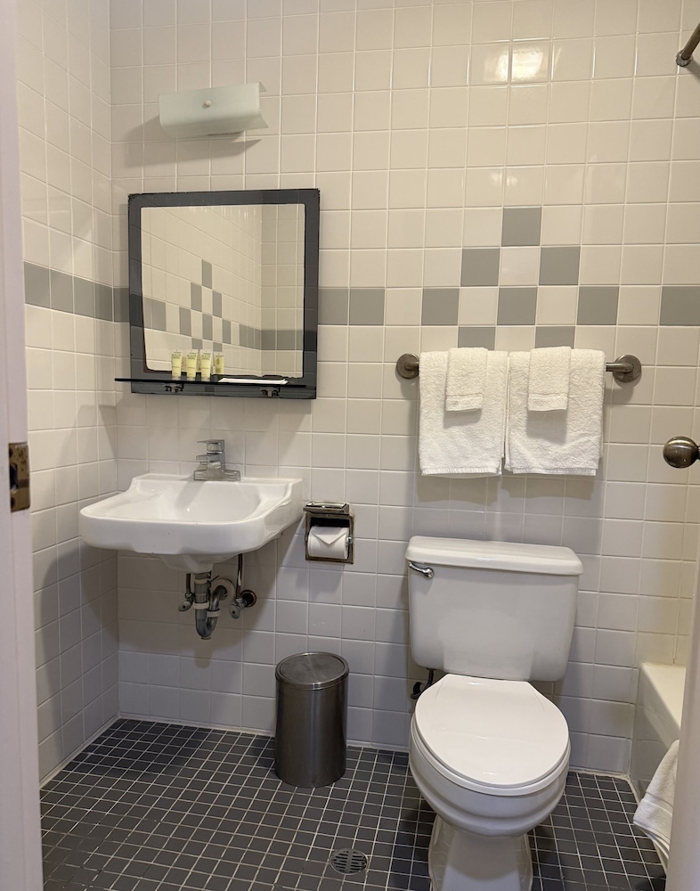 new harmon loop hotel