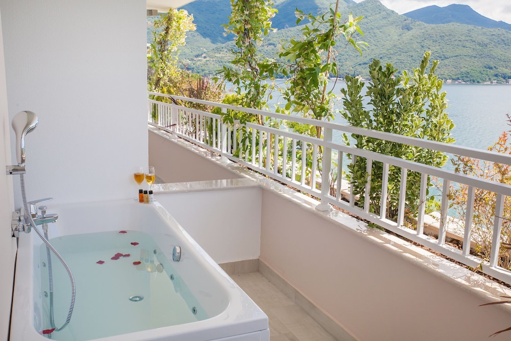 Boutique Hotel Casa Del Mare - Blanche,Budva>>Bijela,4 star