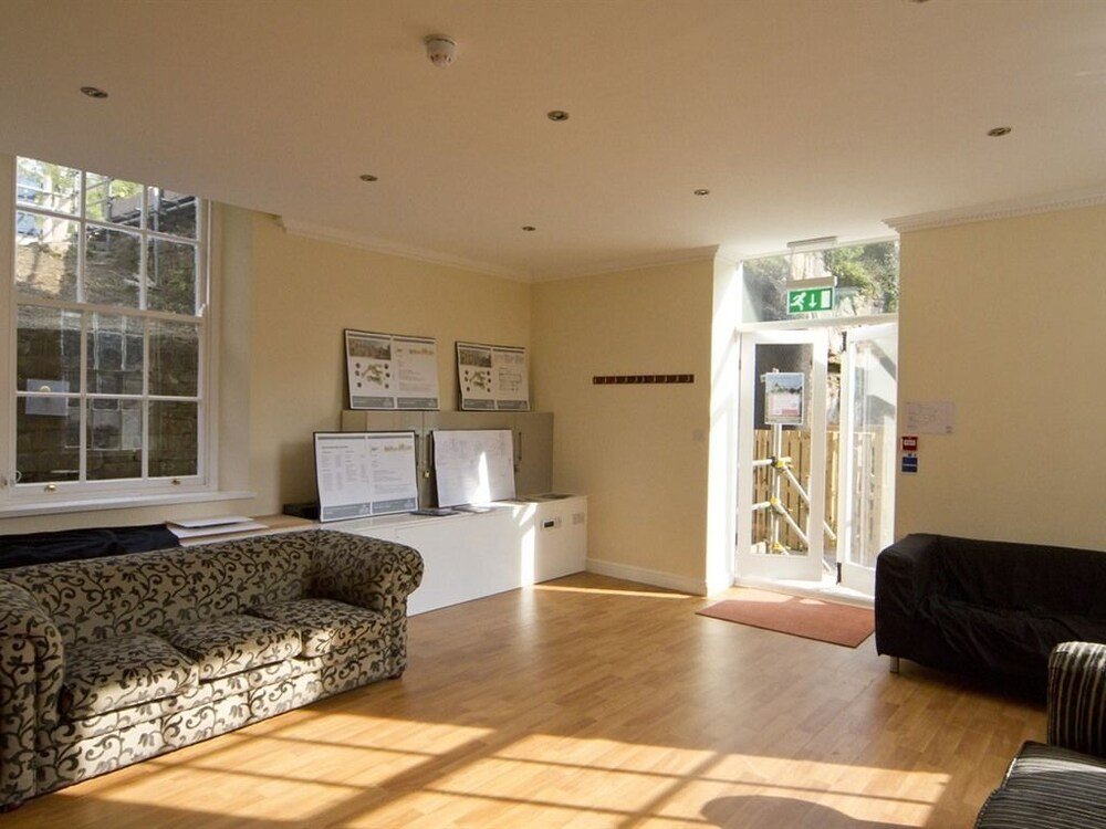 Soli Hostel,Biddulph>>Alton,2 star