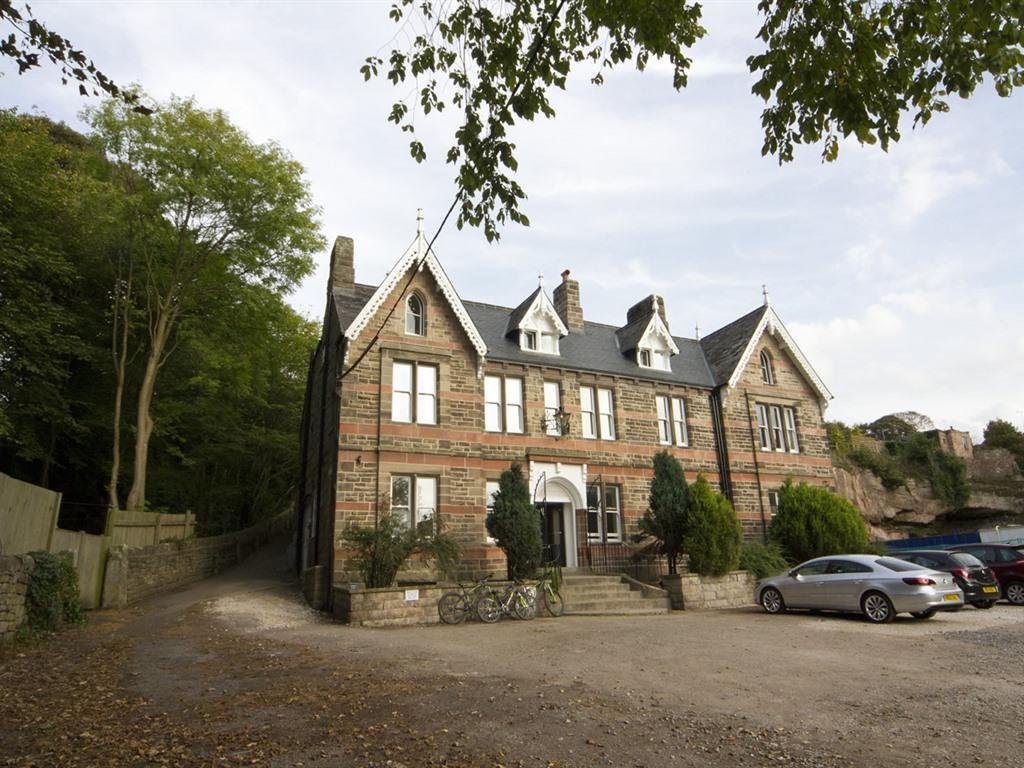 Soli Hostel,Biddulph>>Alton,2 star