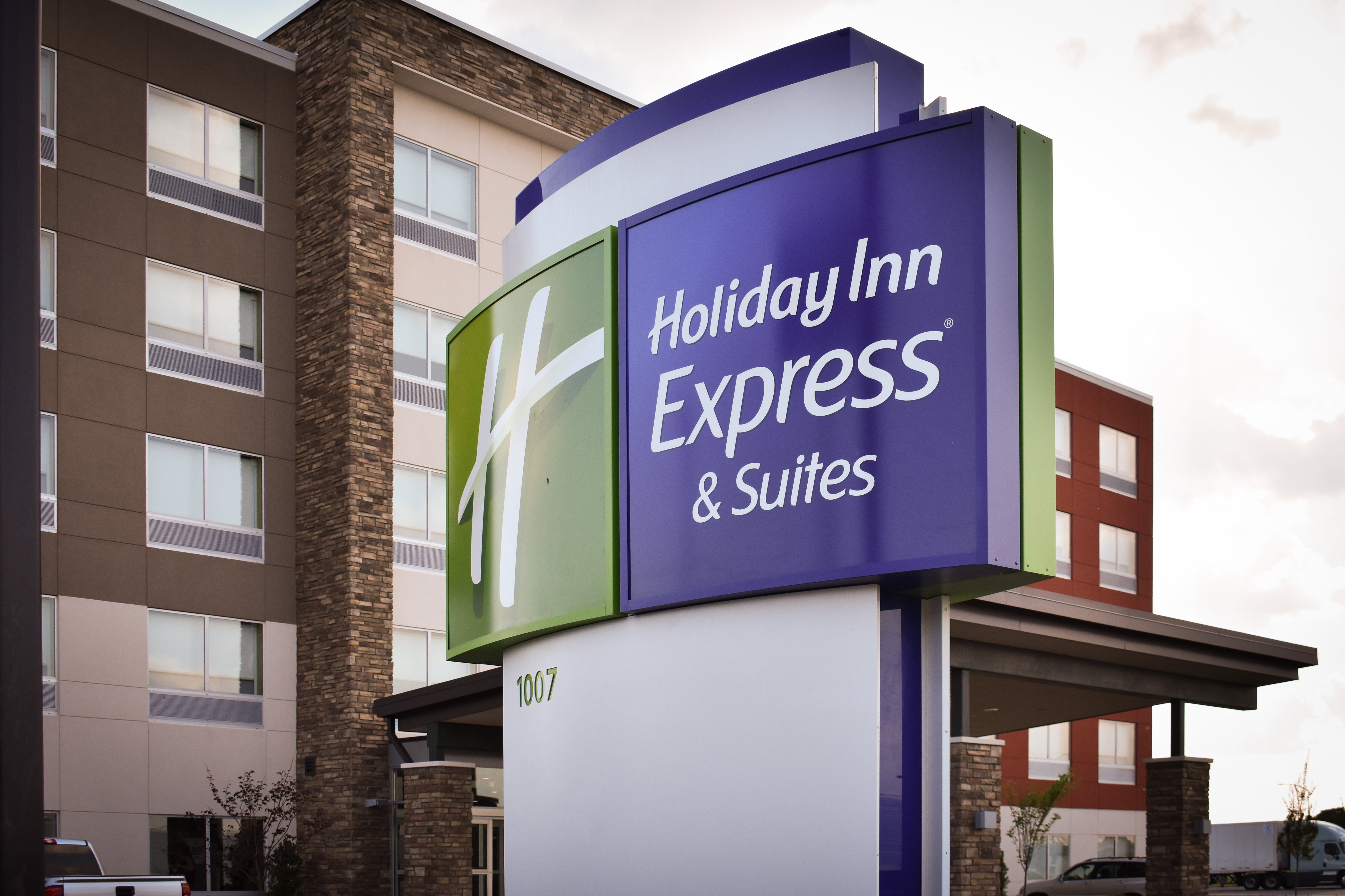 holiday inn express and suites west memphis by ihg
