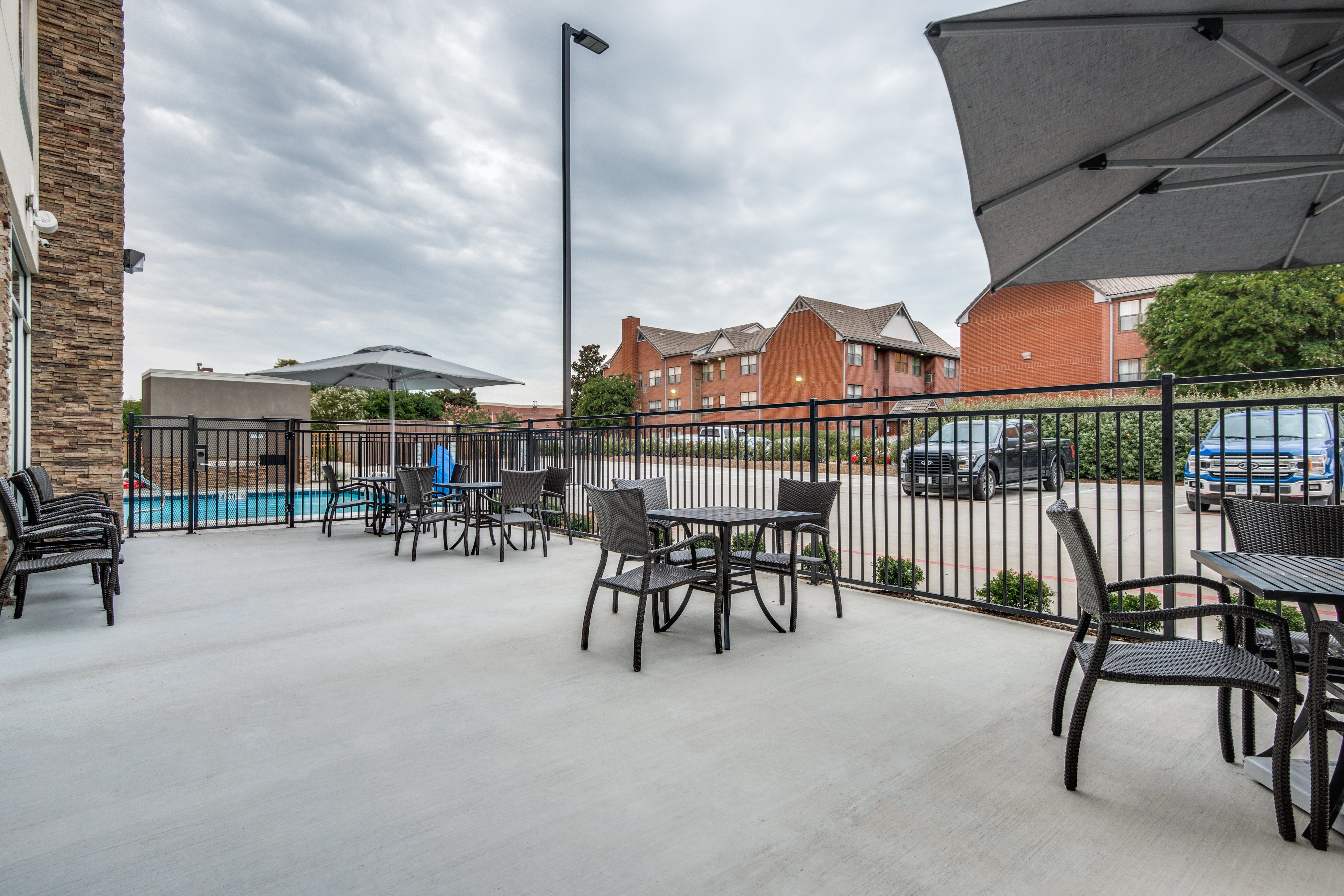 holiday inn express and suites dallas north addison