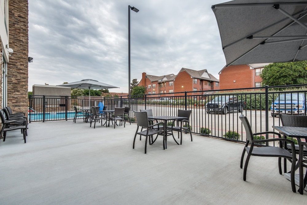 holiday inn express and suites dallas north addison