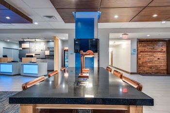 holiday inn express and suites dallas north addison