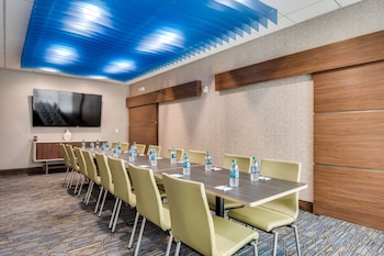 holiday inn express and suites dallas north addison