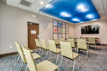 holiday inn express and suites dallas north addison