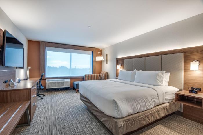 holiday inn express and suites dallas north addison