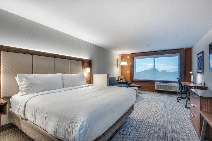 holiday inn express and suites dallas north addison