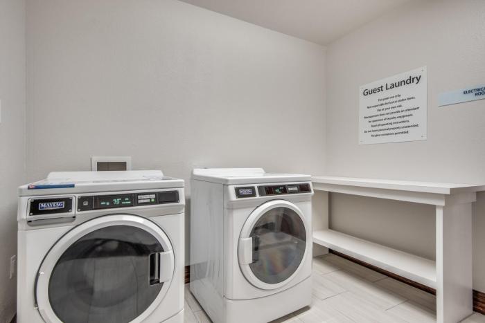 holiday inn express and suites dallas north addison