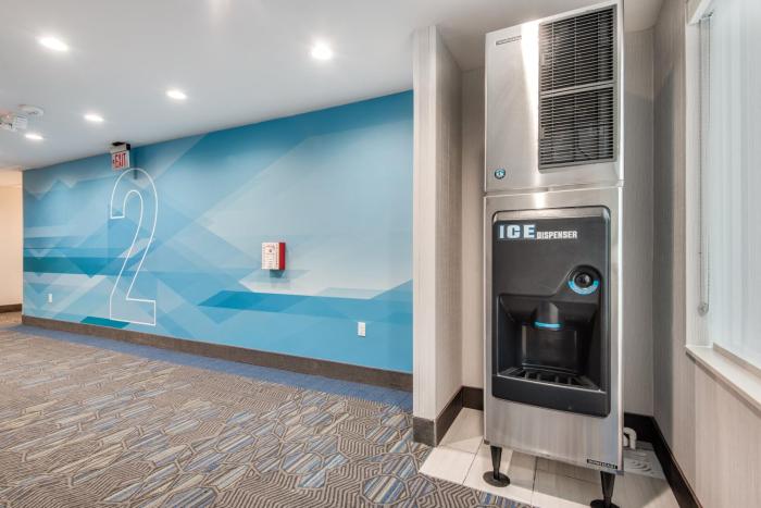 holiday inn express and suites dallas north addison