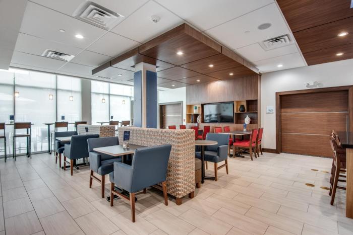 holiday inn express and suites dallas north addison