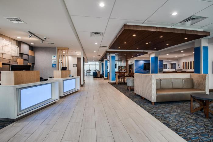 holiday inn express and suites dallas north addison