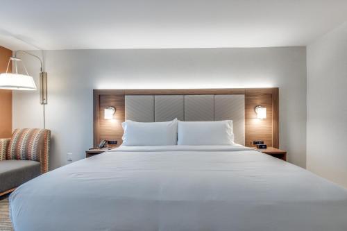 holiday inn express and suites dallas north addison